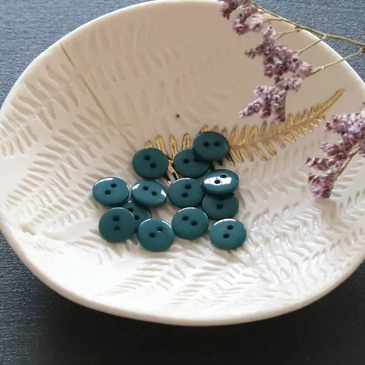 Lot De 25 Boutons Vintage Vert Sapin – 4 Trous, 1,7 Cm, Référence 775, Occasion